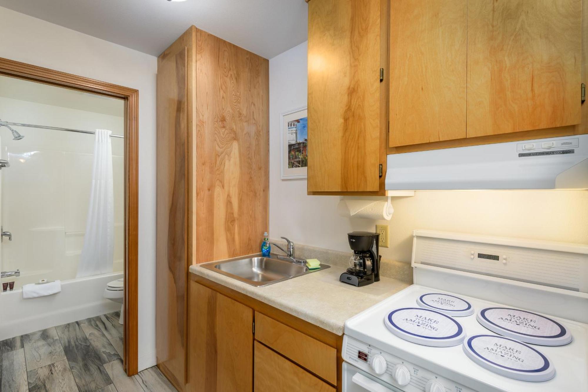 Ocean Suites Motel Brookings Bagian luar foto