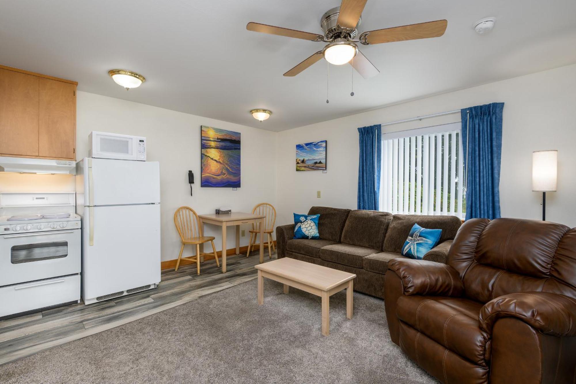 Ocean Suites Motel Brookings Bagian luar foto