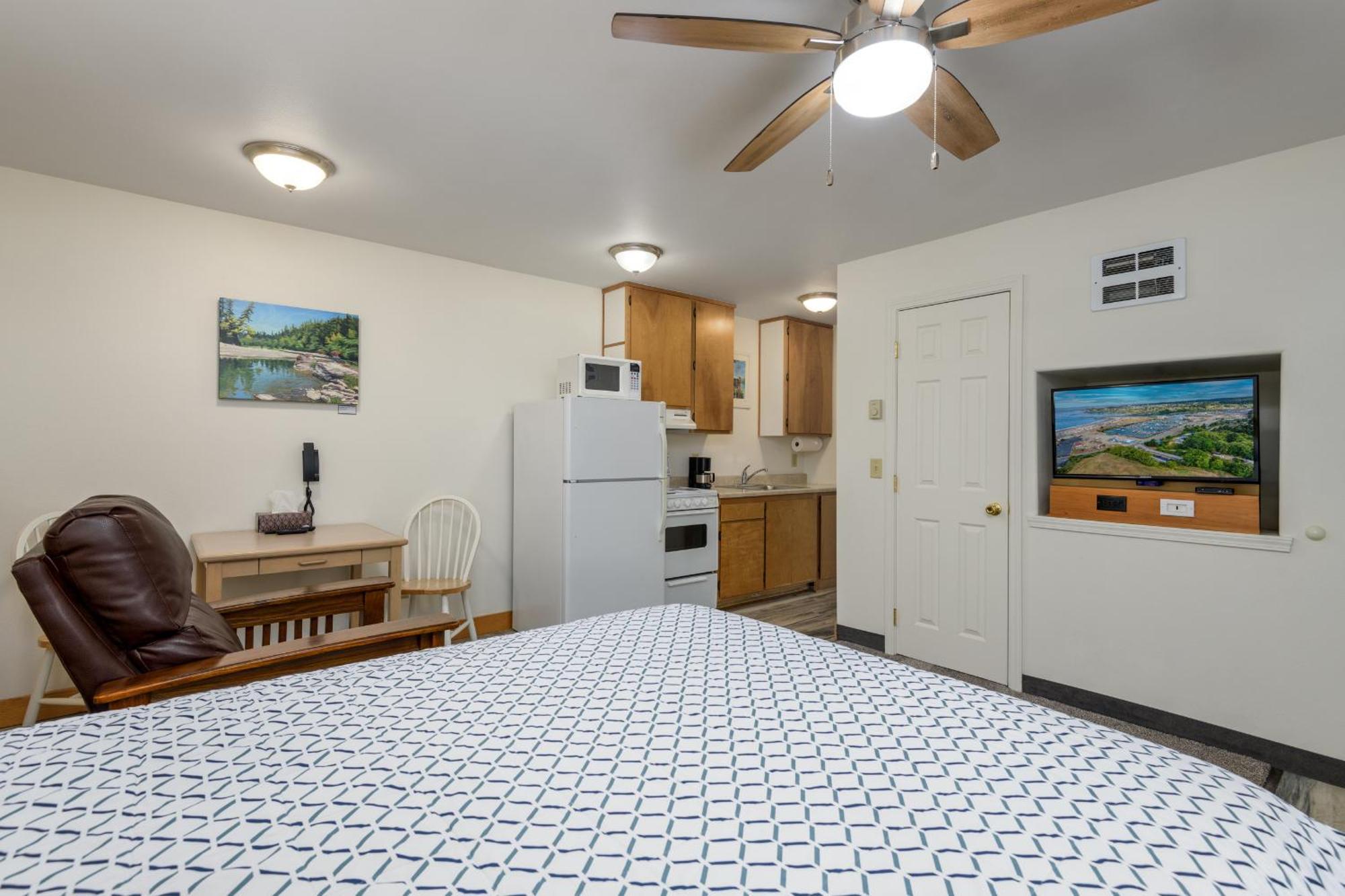 Ocean Suites Motel Brookings Bagian luar foto