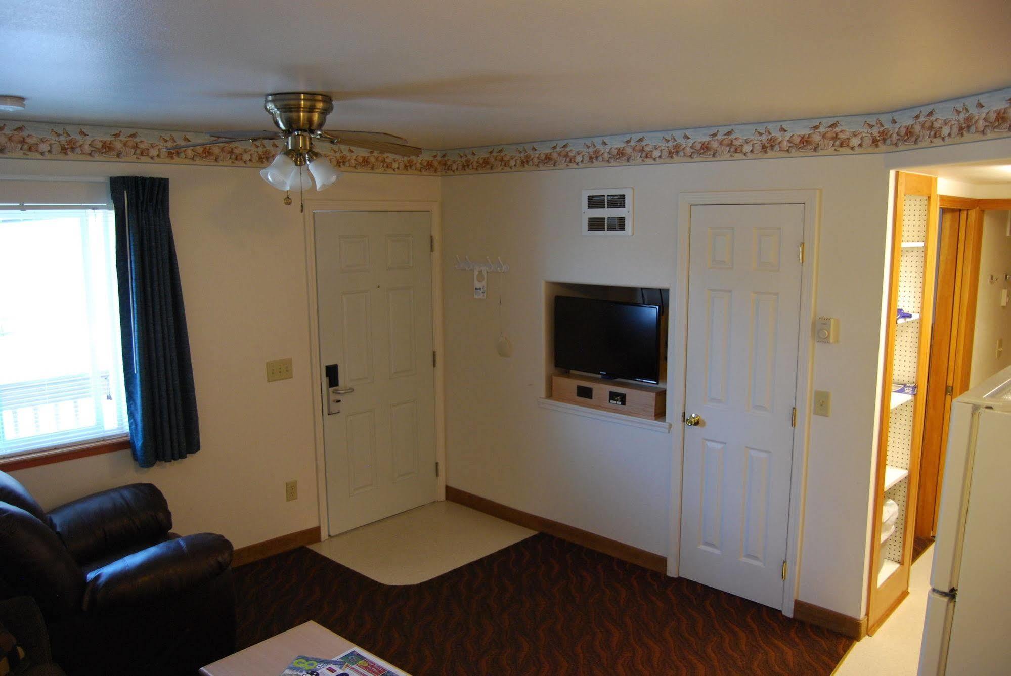 Ocean Suites Motel Brookings Bagian luar foto
